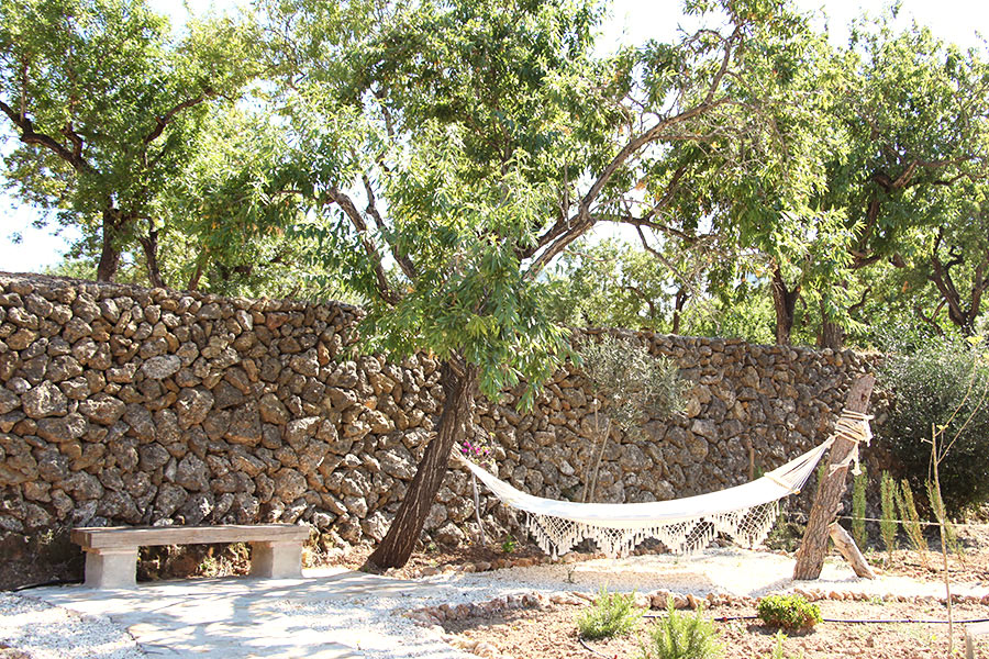 Hammock in the garden at Cuatre Finques