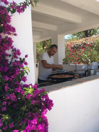 Paella being cooked at Cuatre Finques, framed by bougainvillea