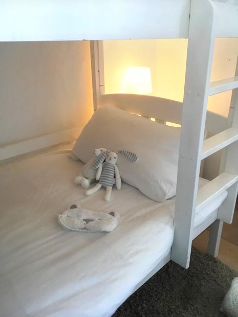 Family room with bunk beds at Cuatre Finques